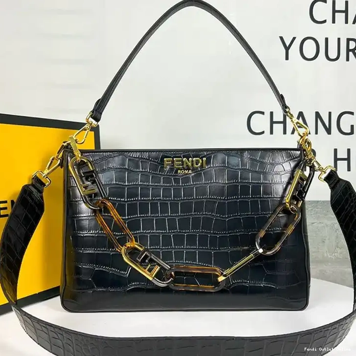 In Leather O'Lock Zip Fendi Shoulder Bag Crocodile Black 0630
